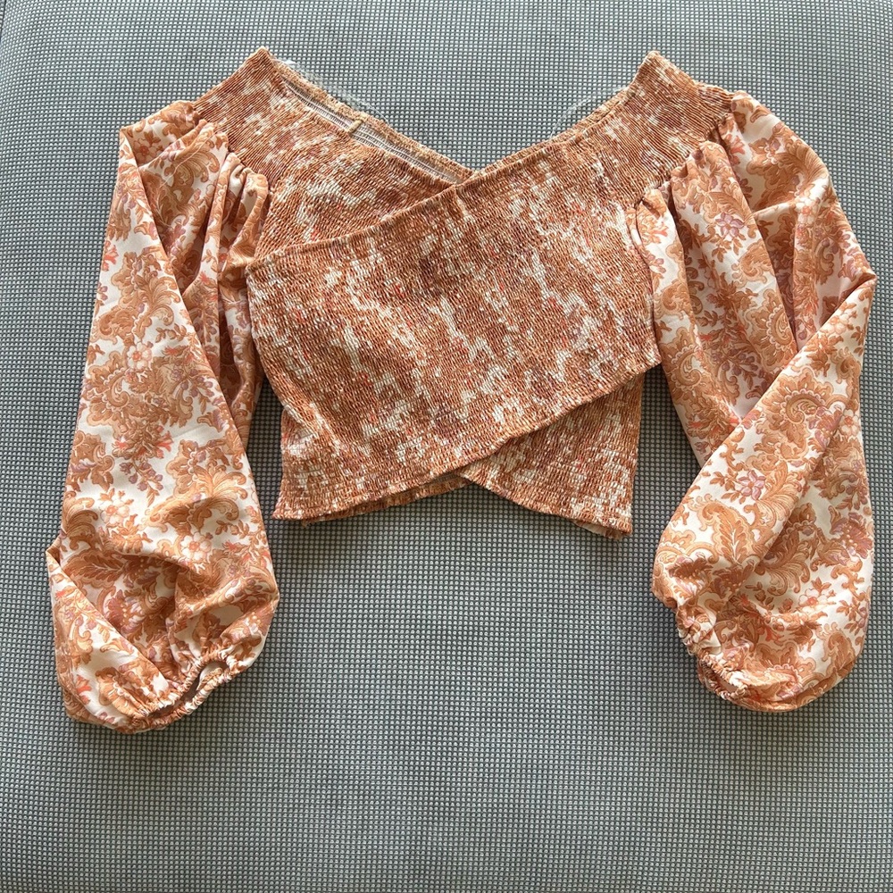 NWT ballon sleeve crop top
